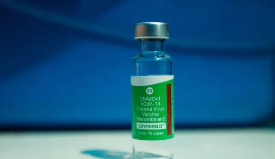 Anvisa reforça autorização da vacina de Oxford no Brasil após problemas em pacientes na Europa