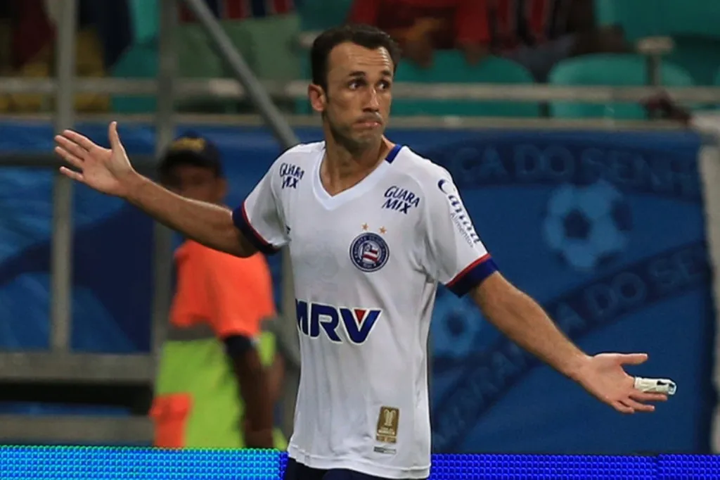 PREFERÊNCIA: Por Tiago Ribeiro, Bahia cedeu vantagem na venda de jogadores ao Santos