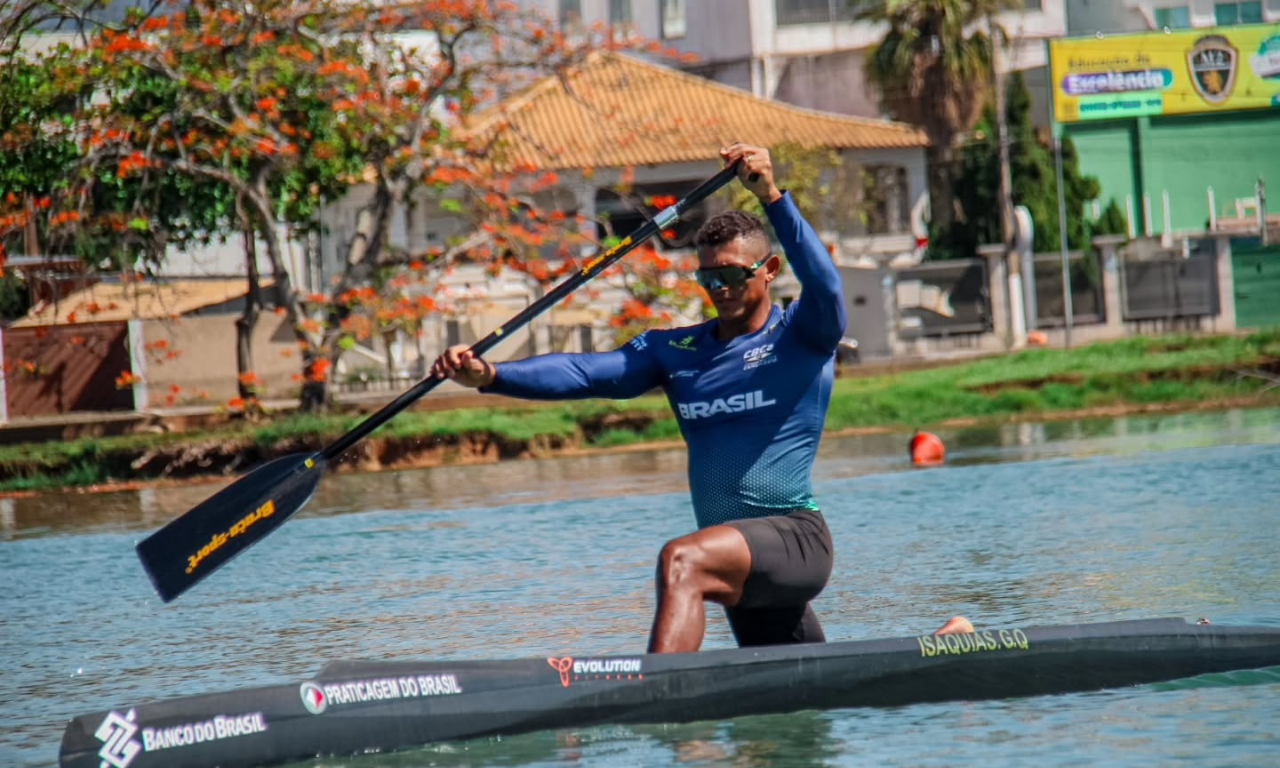 Isaquias Queiroz conquistou ouro na Copa do Mundo de Canoagem. Foto: Redes sociais