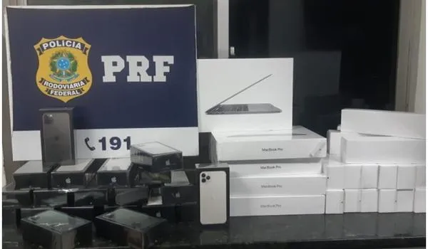 PRF apreende Iphones e Macbook de última geração avaliados em R$ 280 mil na Bahia 