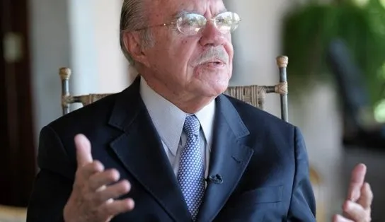 Ex-presidente José Sarney é internado em Brasília