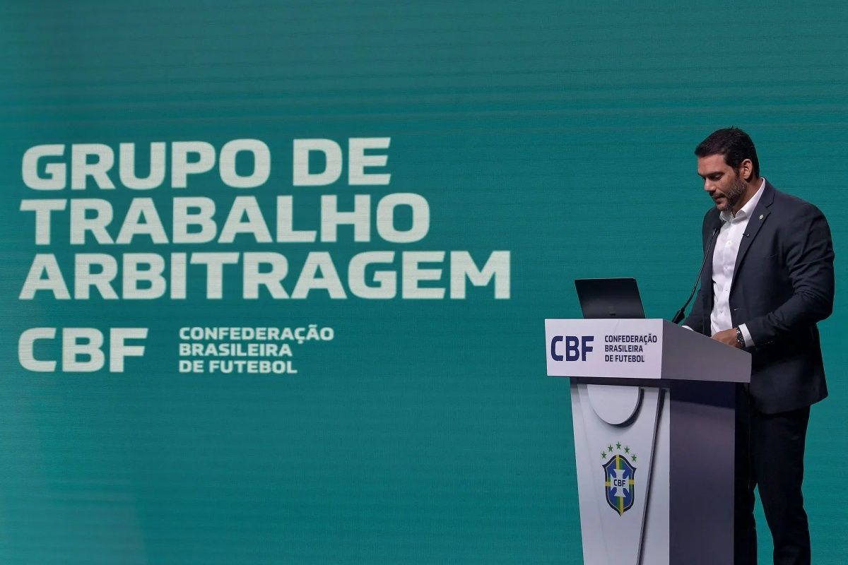 De acordo com a CBF, com a confirmação do impedimento semiautomático no Brasileirão 2026, a ferramenta deve ser usada já na primeira rodada. Foto: CBF