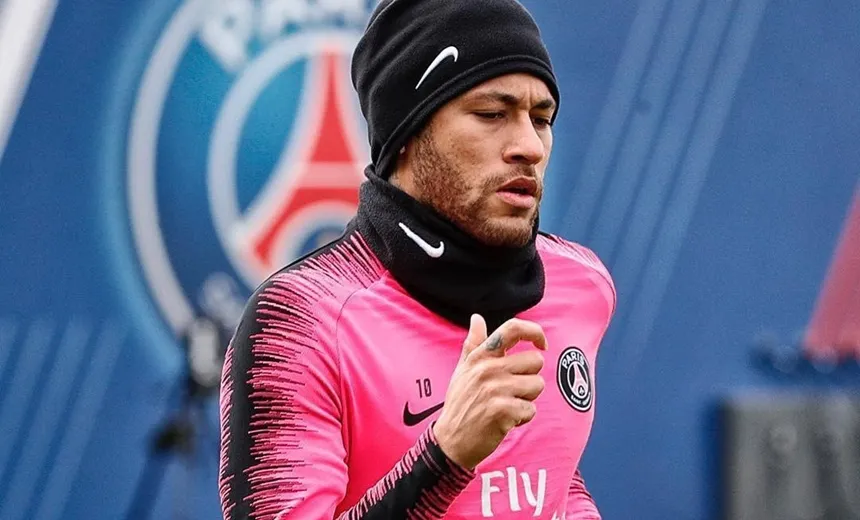 Neymar é xingado e vaiado durante jogo de retorno ao PSG
