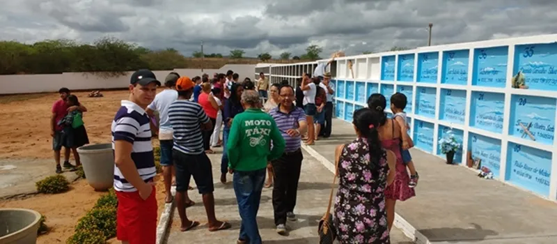 DO ALÉM: Morto “acorda” durante enterro e é levado novamente para hospital na Bahia