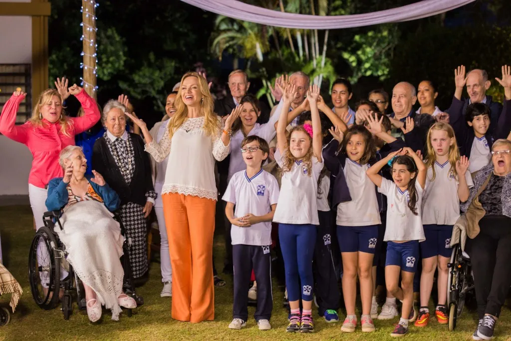Fafá de Belém é homenageada no programa Eliana especial de Natal neste domingo
