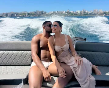 Davi Brito decidiu assumir publicamente o relacionamento com a nova namorada, Emily Araújo, encerrando as especulações sobre sua vida amorosa 