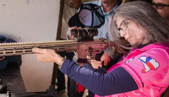 ‘Sou a única pré-candidata ao Senado que defende os CACs e o direito do cidadão de bem ao armamento’, diz Dra. Raissa Soares
