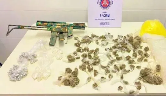 Lá vem o PETO! Com metralhadora, suspeito atira contra viaturas e morre em Mar Grande, na Ilha 