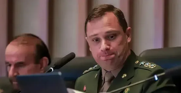 Mauro Cid retira tornozeleira eletrônica após audiência no STF