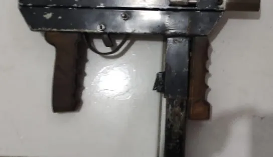 Três PMs são presos quando tentavam vender uma submetralhadora artesanal no bairro do Barbalho