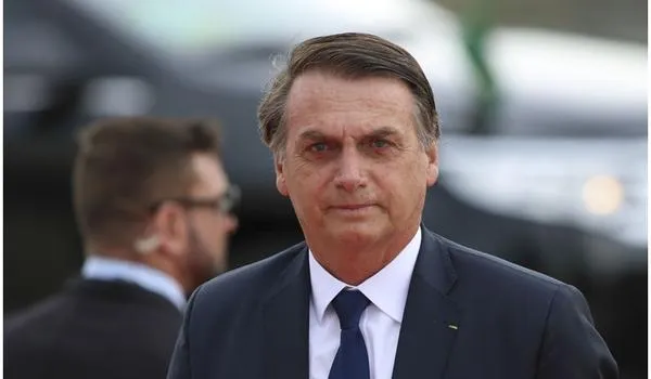 "Gostaria que todos voltassem a trabalhar, mas quem decide não sou eu", diz Bolsonaro 