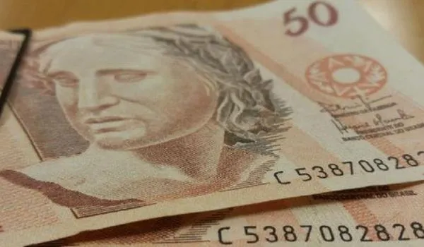 Auxílio emergencial é publicado no Diário Oficial e governo abre crédito de R$ 98 bilhões