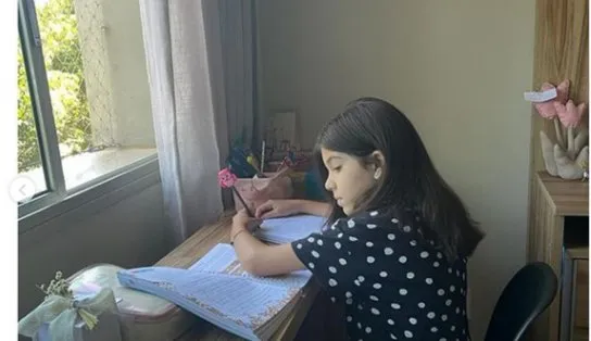 Focada nos estudos, menina de 10 anos dá o recado à família; "só atrapalhe se a casa estiver pegando fogo"