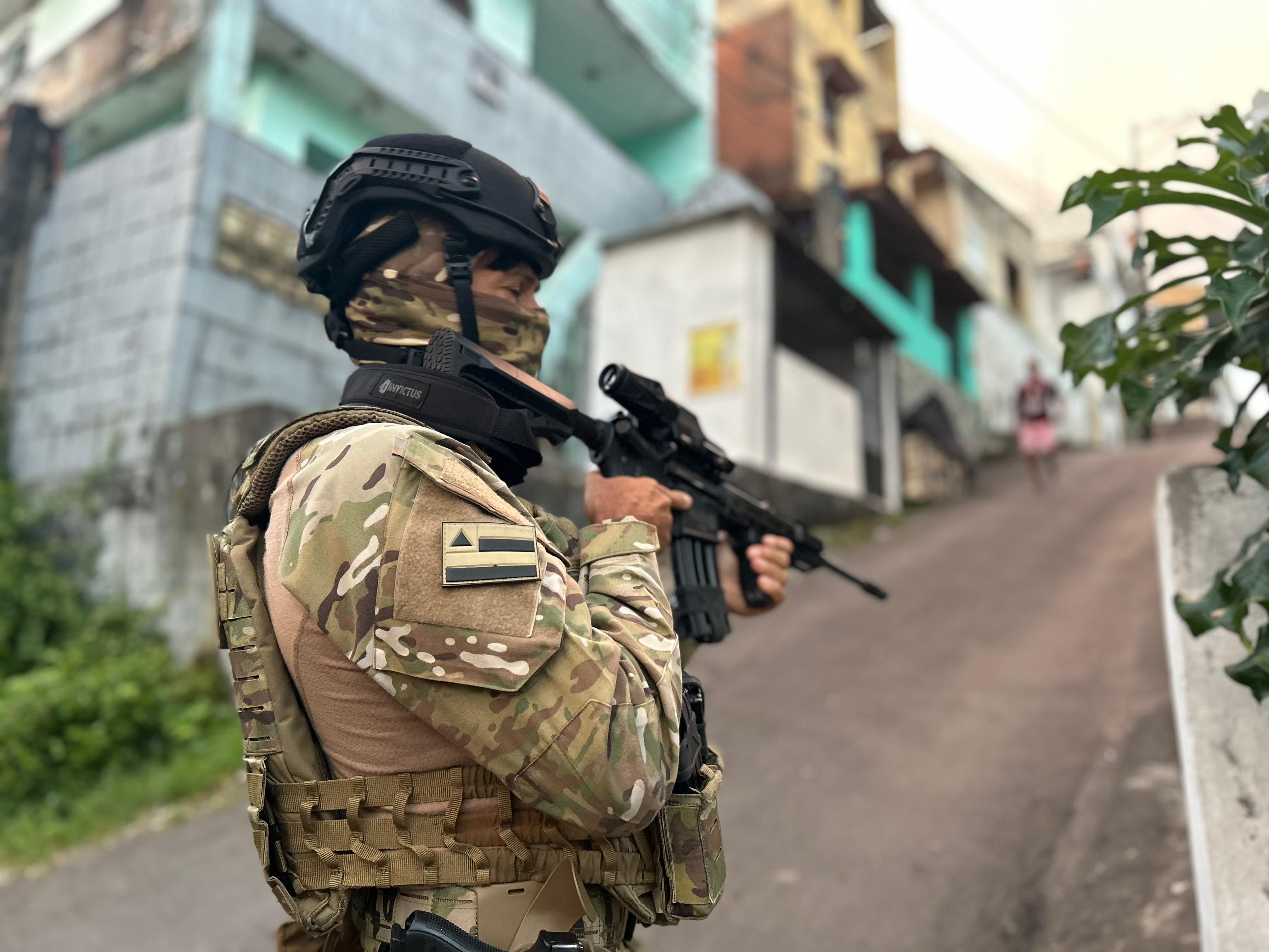 Líder de facção criminosa é capturado em Lauro de Freitas. Fotos: Alberto Maraux