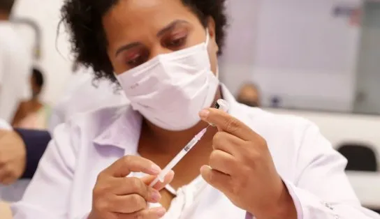 Lauro de Freitas inicia aplicação da 2ª dose de Coronavac em crianças de 6 a 11 anos nesta quarta-feira (23/2)