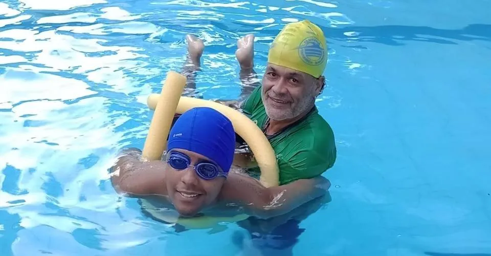 Projeto Aquatismo: estudantes autistas são beneficiados com prática esportiva em Salvador