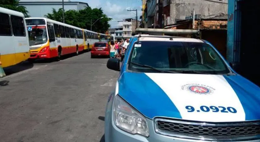 ‘BRAÇOS CRUZADOS’: Após paralisação, ônibus voltam a rodar na Fazenda Grande do Retiro