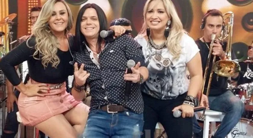 Ansiosos para subir ao palco, vocalistas da Calcinha Preta convidam público em programa ‘ao vivo’ da rede Globo