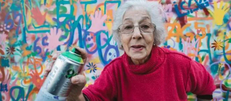 ‘DIFERENTÕES’: Projeto leva idosos às ruas de Portugal para grafitar; Veja