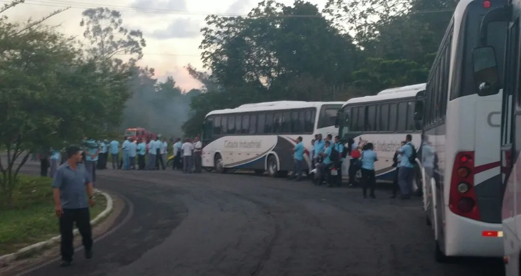 ‘ESTADO SITIADO’: Contra impeachment, grupos fecham rodovias e provocam congestionamento em vários pontos da Bahia