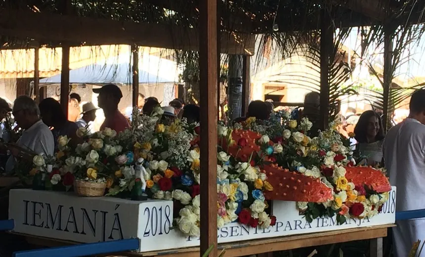 PRESENTE IEMANJÁ: Biodegradável, ‘Estrela do Mar’ durou 25 dias para ficar pronta