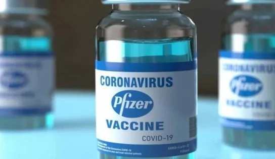 Intervalo maior entre doses da Pfizer aumenta níveis de anticorpos, diz estudo britânico