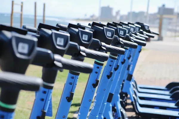 Salvador expande rotas de patinetes elétricos em Itapuã, Stella Maris e Praia do Flamengo