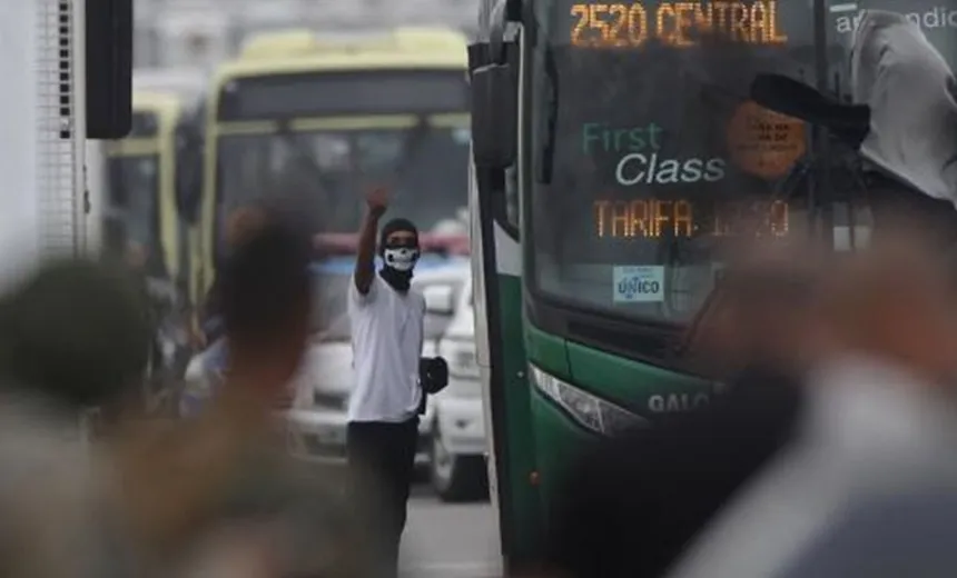 "Eu quero entrar para a história"; saiba o que aconteceu dentro do ônibus sequestrado no RJ