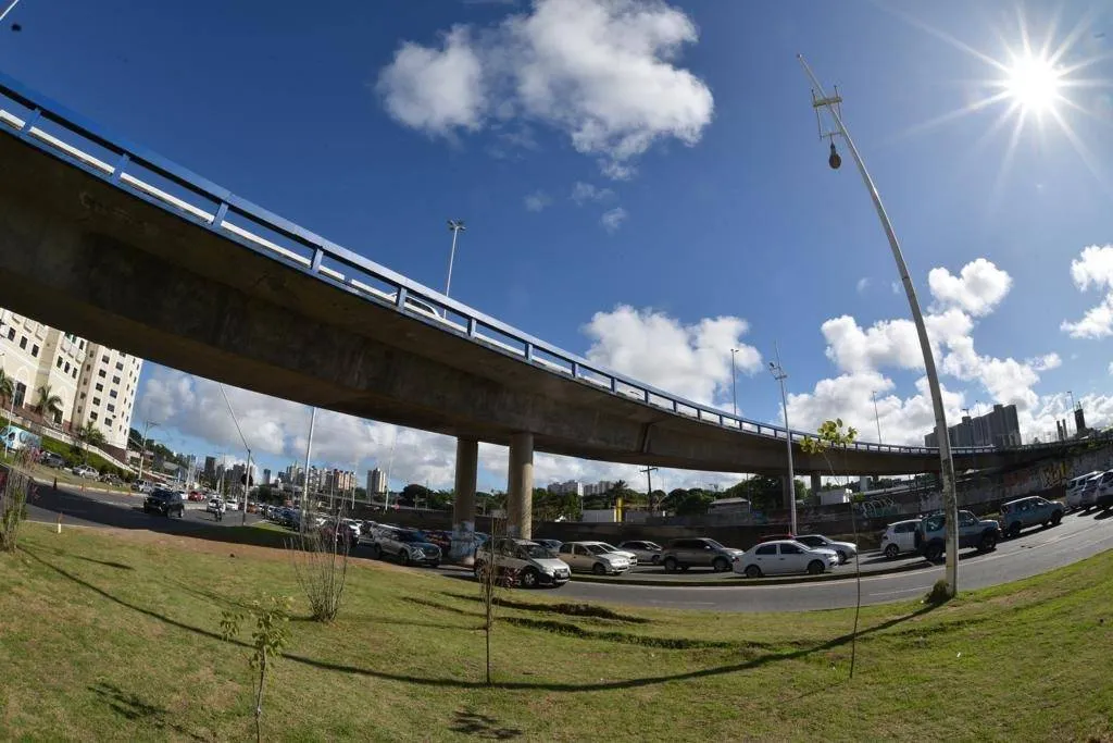 Gradis de segurança serão instalados em viadutos de Salvador