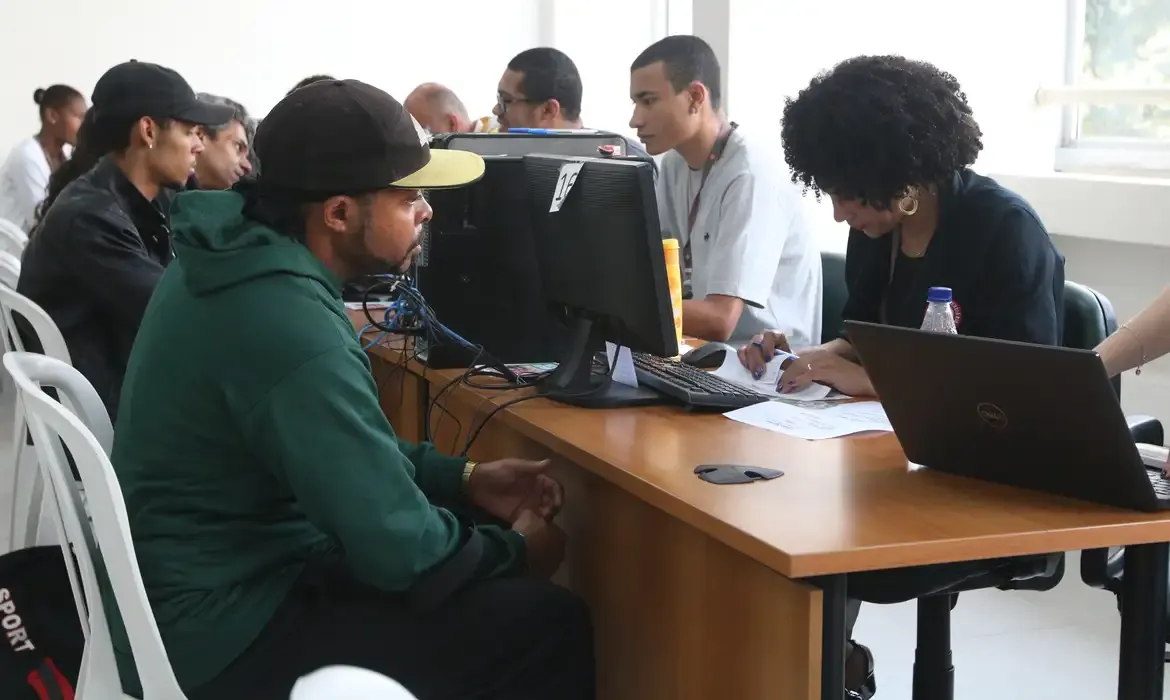 BA: Dia do Servidor Público antecipado e salários pagos em 27 de outubro