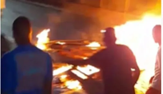 Familiares de jovem morto em tiroteio fecham BR-324 e dizem que Rondesp "chegou atirando"