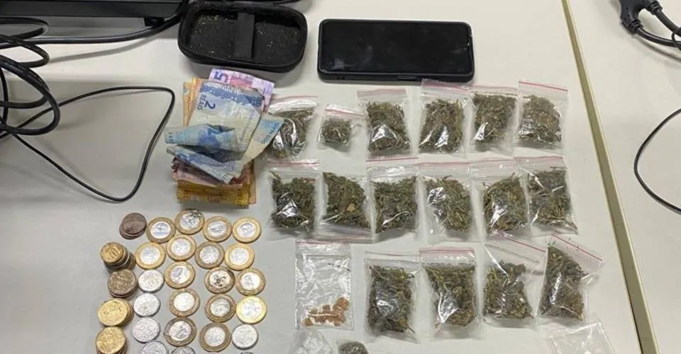 Suspeito de envolvimento com o tráfico de drogas é preso em Feira de Santana