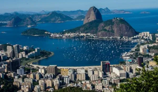 Rio de Janeiro tem calor recorde e sensação térmica beira os 60°C nesta sexta (17)