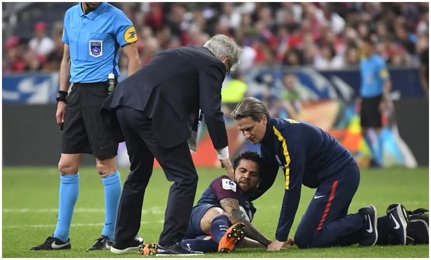 Após nova avaliação médica, CBF confirma ausência de Daniel Alves na Copa do Mundo