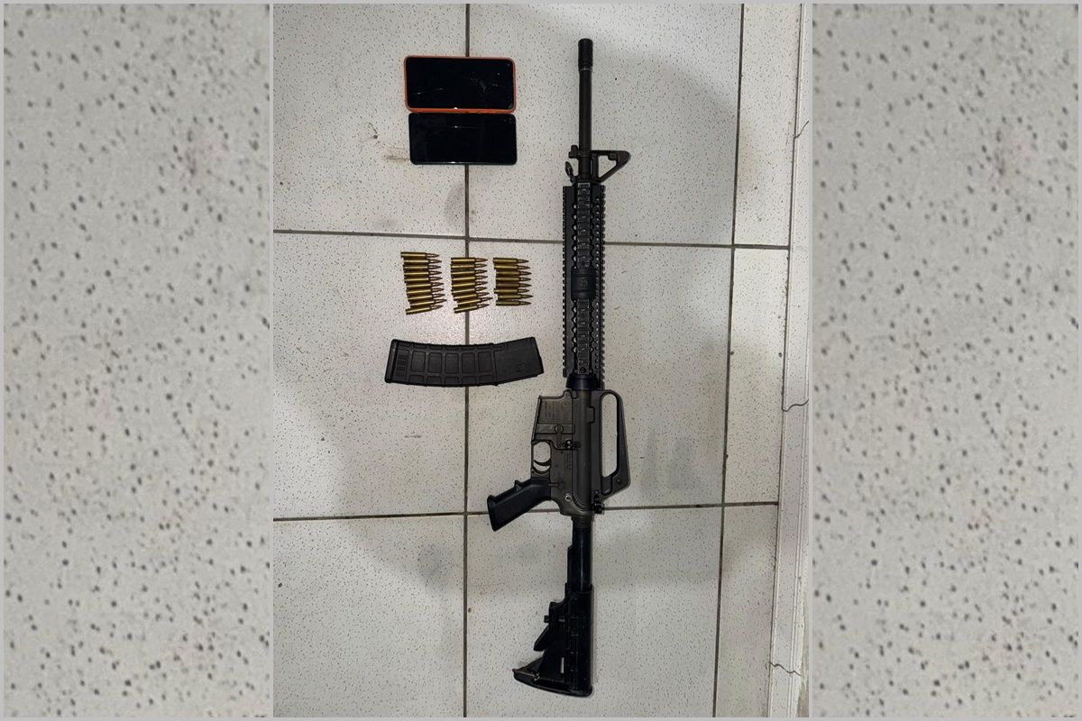 Fuzil e muni&ccedil;&otilde;es s&atilde;o apreendidos em Porto Seguro. Foto: Divulga&ccedil;&atilde;o | SSP-BA