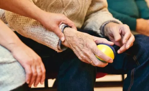 O desafio de lidar com a dor no idoso