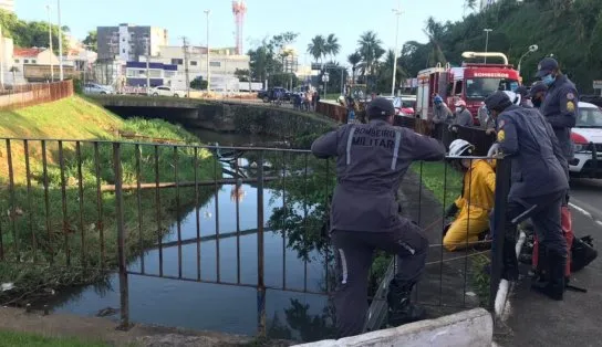 Bombeiros seguem em busca de homem desaparecido após chuva de domingo; ele pulou em vala para salvar cachorro