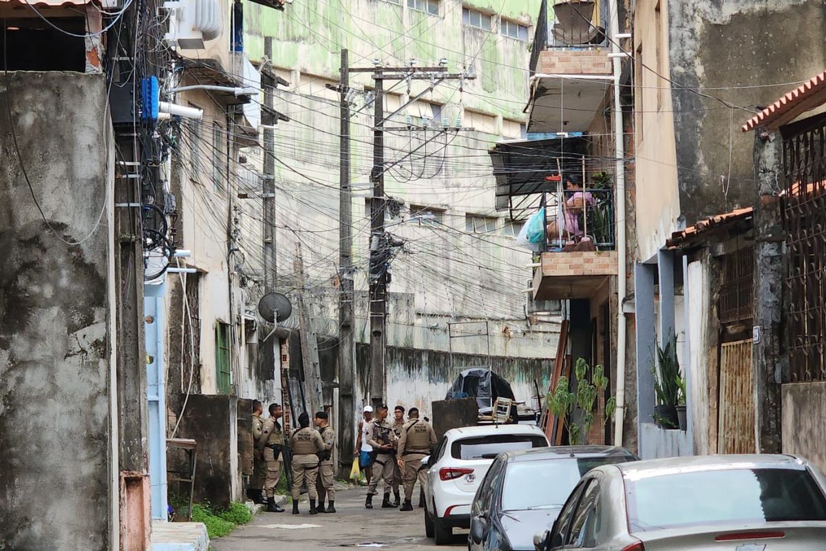 Suspeito morre em confronto com PMs na Vasco da Gama. Foto: Diego Macedo | TV Aratu