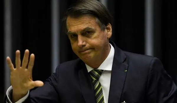  Bolsonaro pede que 2020 seja "tão vitorioso para o povo brasileiro quanto foi 2019"