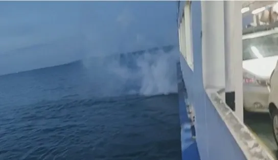 Passageira relata que ferry começou a fumaçar no meio de travessia
