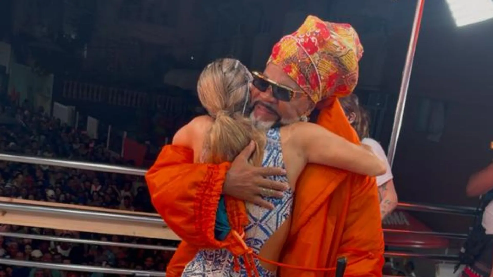 De volta com polêmica, Brown se posiciona a favor de Cláudia Leitte