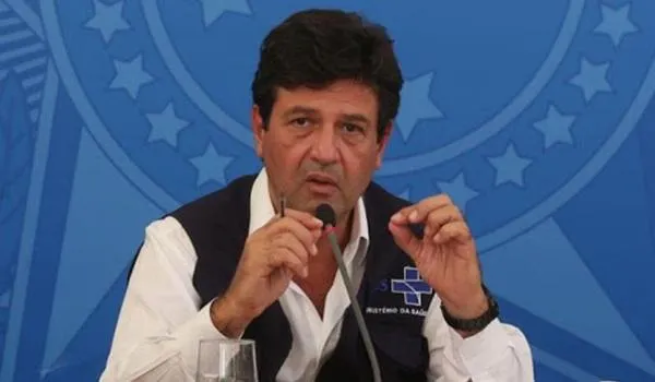 Mandetta fala sobre dia "emocionalmente duro" e diz que vai continuar no cargo; confira
