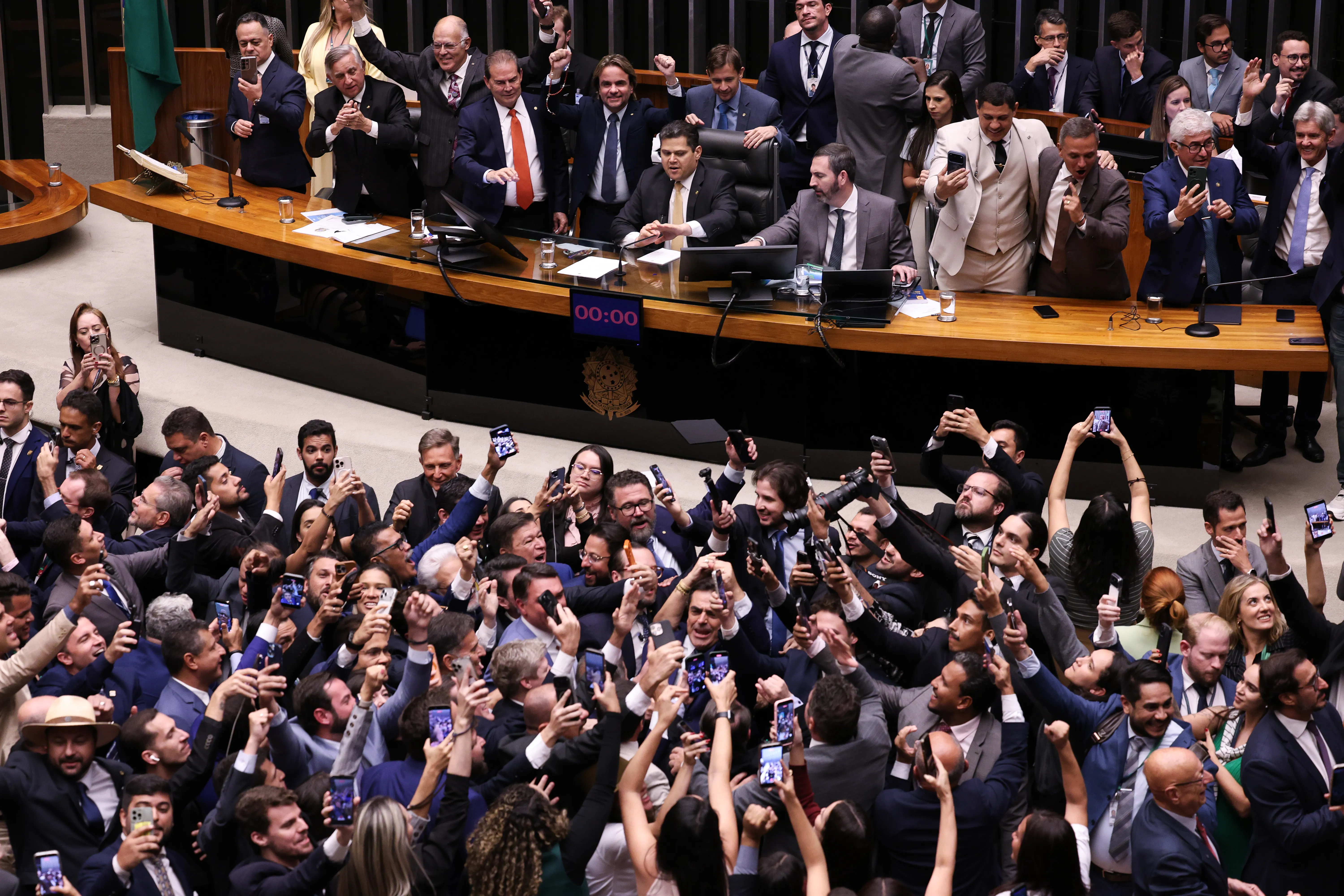 Veja como votaram deputados da Bahia sobre redução de penas do 8 de Janeiro