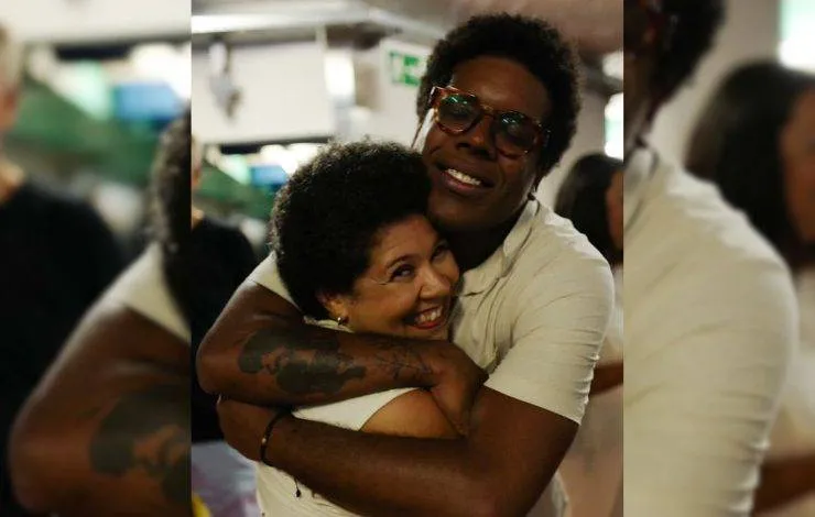 Mãe e filho: Nara e João Gil fazem show inédito em Salvador