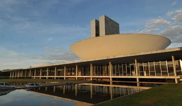 Prefeitos se mobilizam em Brasília contra extinção de municípios