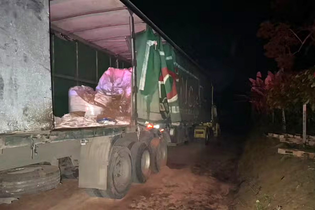  Caminh&atilde;o com carga de p&oacute; de cacau de quase R$ 1 milh&atilde;o &eacute; recuperado na Bahia. Foto: Ascom/PCBA