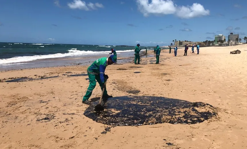 Óleo que invadiu praias do Nordeste vem da Venezuela, diz Petrobras
