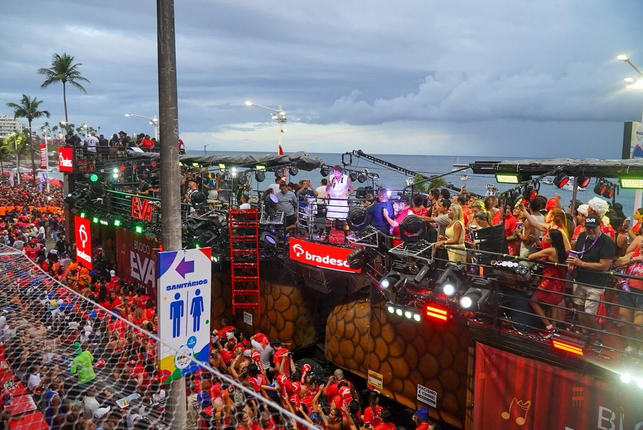 Trio Puxando Bloco No Carnaval De Salvador Foto  @carollevy.fotografia   Ag. F Pontes