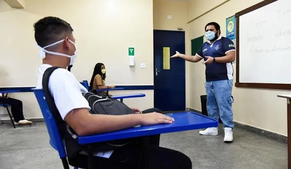 Escolas particulares de Salvador e Lauro podem voltar às aulas em fevereiro de 2021; "educação não cabe na tela"