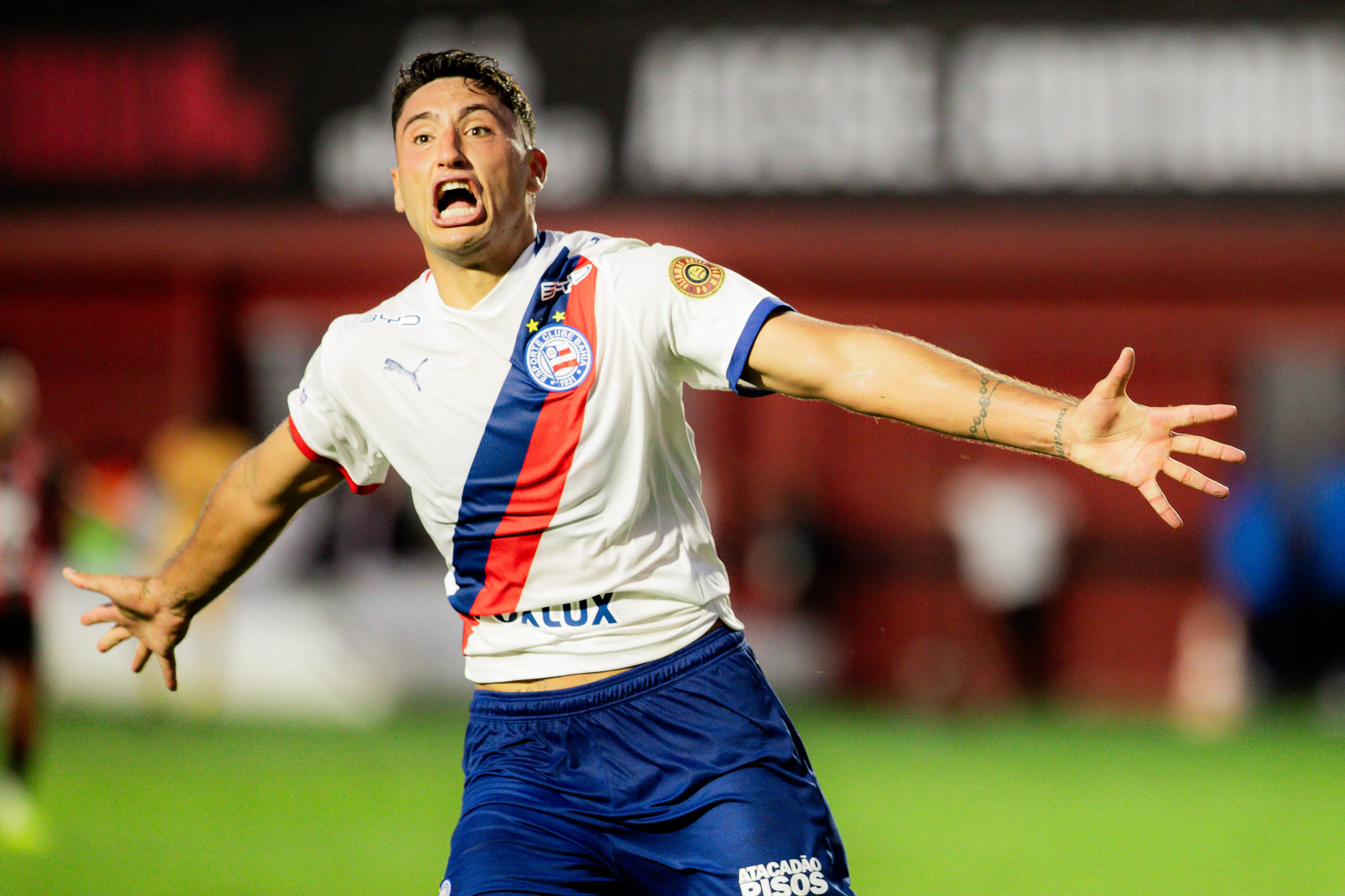 Alejo Véliz comemora gol marcado pelo Bahia no Ba-Vi 508, no Barradão.  Fotos: Letícia Martins/EC Bahia